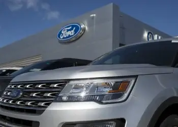 Farley explicó que estiman que los aranceles tengan un "impacto neto de US$1,500 millones" y le resten US$2,500 millones a su beneficio neto de explotación.