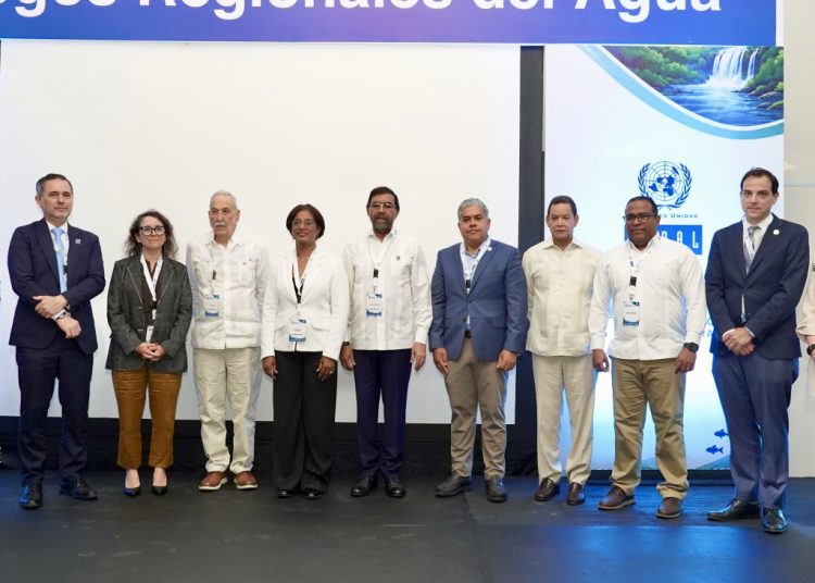 Participantes del evento analizan retos de gobernanza e inversión en recursos hídricos.