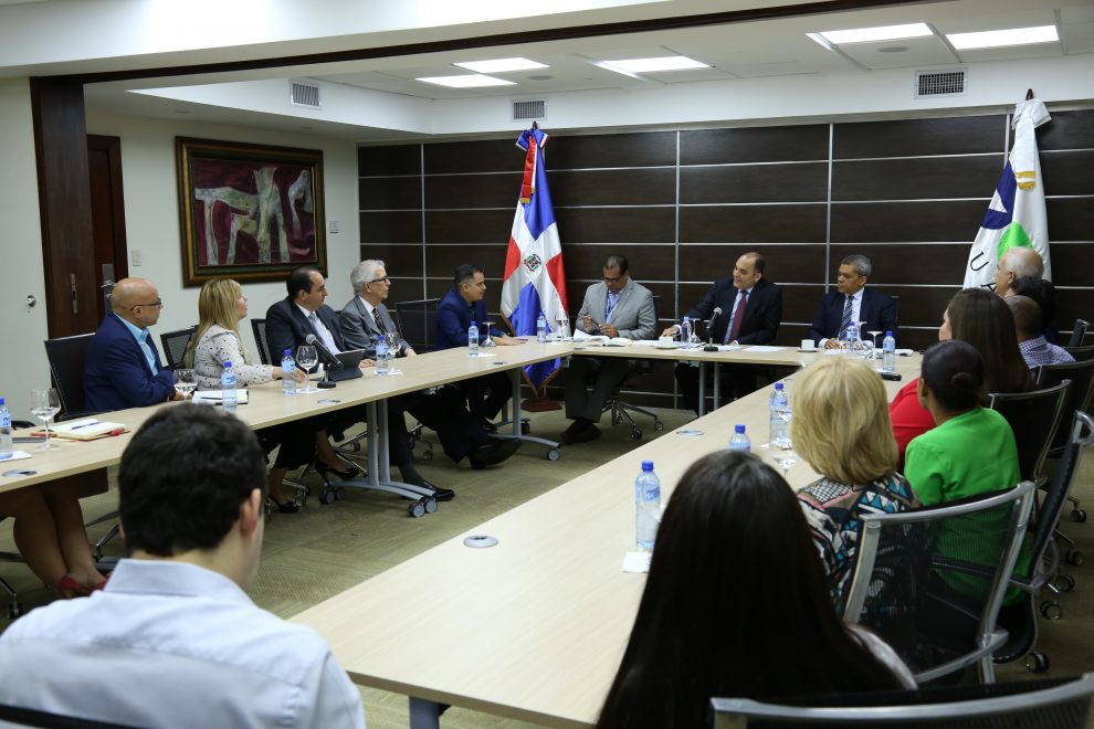 foto 1 reunión aduanas y importadores vitaminas, suplementos.