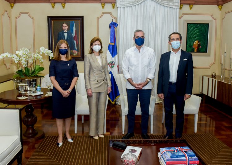 Ana Figueiredo, Raquel Peña,  Luis Abinader Corona y Patrick Drahi.