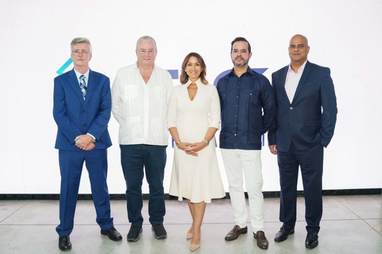 Paul Evelyne, Jules Evelyne, Katherine Behrmann, Carl Frederic Behrmann y Anthony Ali.