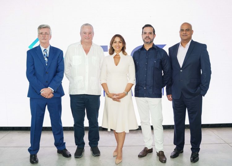 Paul Evelyne, Jules Evelyne, Katherine Behrmann, Carl Frederic Behrmann y Anthony Ali.