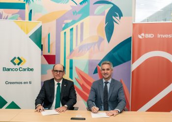 Edgar del Toro, presidente ejecutivo Banco Caribe, y Miguel Baruzze, jefe de Operaciones Grupo BID.