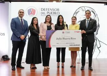 El titular de la institución, Pablo Ulloa, destacó que el galardón rinde homenaje al abogado, juez, historiador y patriota que dedicó su vida a la defensa de los derechos humanos.- Fuente externa.