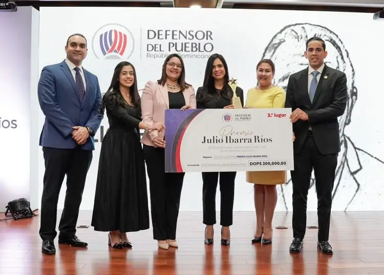 El titular de la institución, Pablo Ulloa, destacó que el galardón rinde homenaje al abogado, juez, historiador y patriota que dedicó su vida a la defensa de los derechos humanos.- Fuente externa.