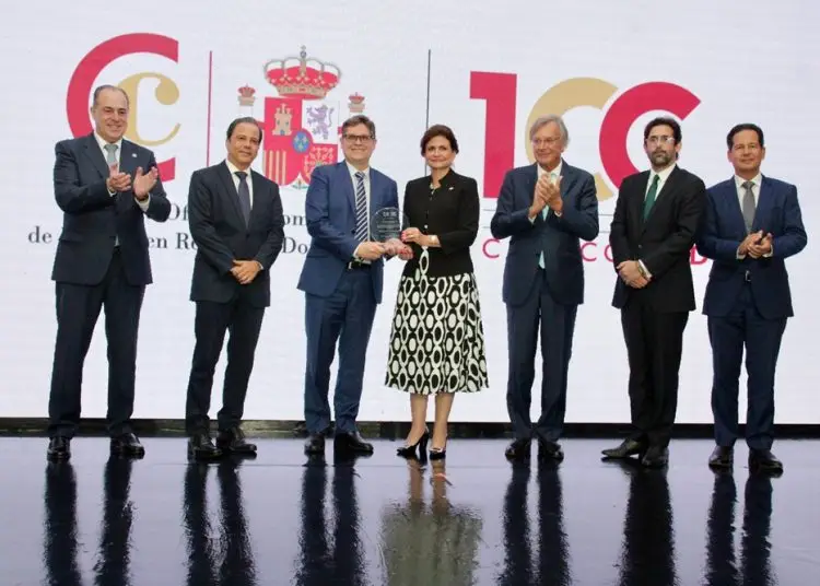 Francisco Pérez, Pedro Alorda, Felipe Tómas, Raquel Peña, Vicepresidenta de la república; Antonio Pérez Hernández y Juan José Alorda.- Fuente externa.