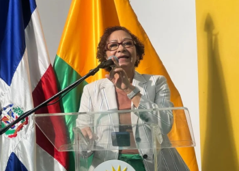 María Teresa Cabrera, expresó en la nota que, aunque el Gobierno intente presentar este permiso como “limitado y temporal”, constituye un precedente "gravísimo".
