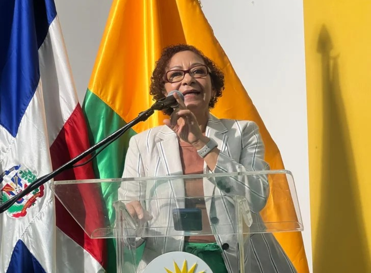 María Teresa Cabrera, expresó en la nota que, aunque el Gobierno intente presentar este permiso como “limitado y temporal”, constituye un precedente "gravísimo".