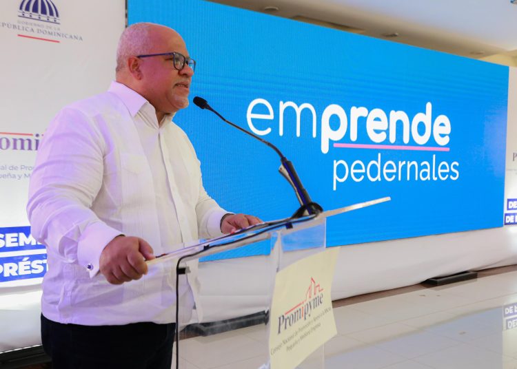 Fabricio Gómez Mazara, director general de Promipyme en Pedernales. - Fuente externa.
