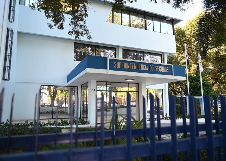 Indica que el Registro Nacional de Actuarios es una iniciativa orientada a formalizar y certificar a los profesionales en ciencias actuariales que ejercen en el país.