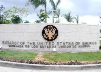 Los oficiales de la Oficina de Aduanas y Protección Fronteriza de los Estados Unidos realizarán las entrevistas de 9:00 de la mañana a 5:00 de la tarde.