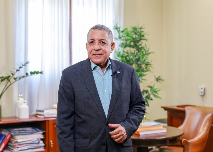 Reyna destacó el fortalecimiento de las relaciones bilaterales entre República Dominicana y Surinam.