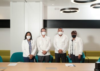 Fermín Brito Rincón; alcalde de  Boca Chica, Osvaldo Oller Bolaños; vicepresidente financiero de ENADOM, Belkis Pérez; presidenta  del consejo de Regidores y Maria Castro; vice alcaldesa.