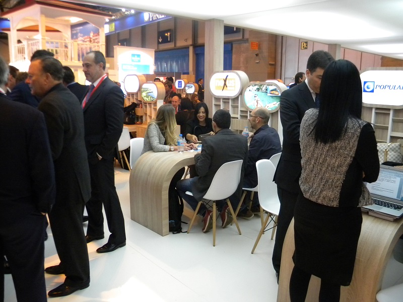 Las ruedas de negocios se iniciaron de inmediato en el stand de República Dominicana en Fitur 2016.