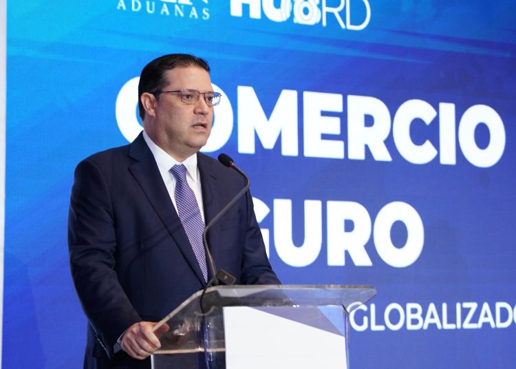 Sanz Lovatón explicó que, en 2024, se exportaron más de US$13,000 millones, abarcando cerca de 160 destinos.