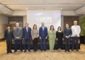 El embajador japonés Osamu Hayakawa, el embajador peruano Gustavo Felipe José Lembcke, el representante de Paraguay Jerónimo Ocampos, embajadora panameña Yira Elena Ramonet, el viceministro Daniel Peña, Lucile Houellemont, Biviana Riveiro, el viceministro Hugo Rivera, y el embajador colombiano Darío Villamizar.