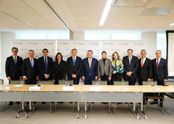 César Dargam, William Malamud, Manuel Orozco, Francesca Rainieri, Roberto Álvarez, Yayo Sanz Lovatón, María Isabel Castillo, María Waleska Álvarez, Steven Puig, Juan Velázquez y Edwin de los Santos.