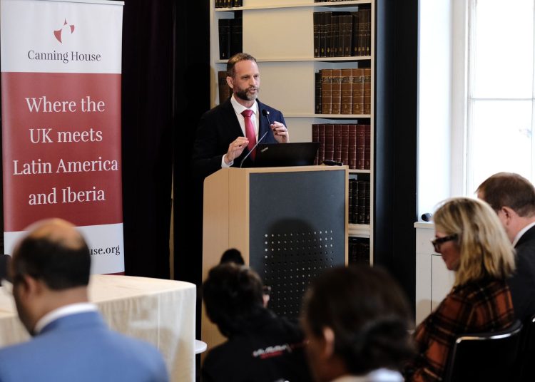 Daniel Peña, subdirector de Tecnología de la DGA durante su ponencia en Londres.