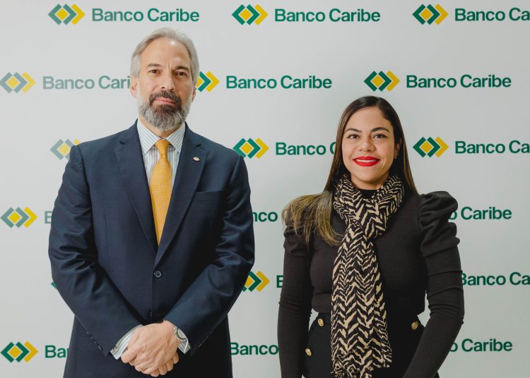 Dennis Simó Alvarez y Yomayra Martinó.