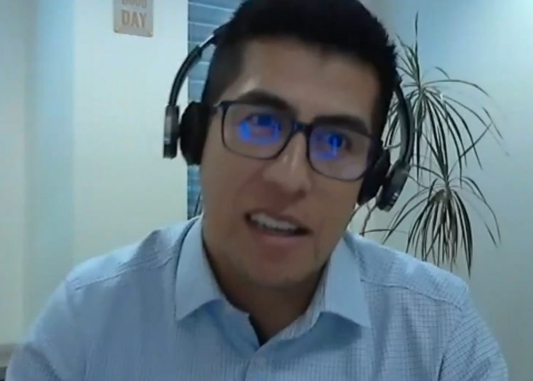 El especialista Martín López, durante la vídeo conferencia desde Ginebra