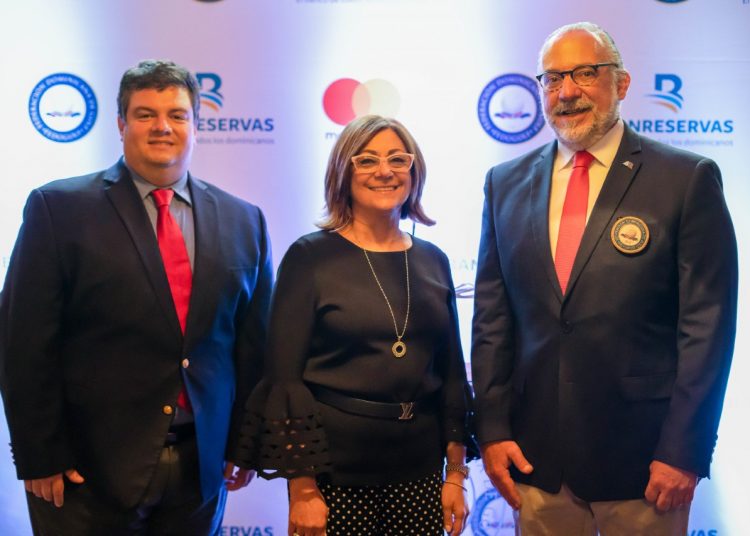 Gabriel Pascual, Antonia Subero y Carlos Elmudesi.