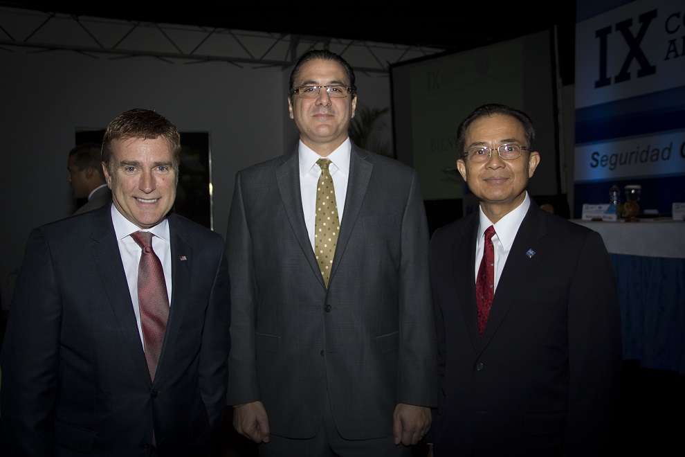 foto 1 james berwster erik alma y francisco jaime kink