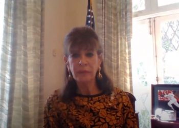 La embajadora Robin S. Bernstein en la conferencia virtual.