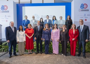 Directivos de la Copardom, encabezado por su presidenta, Laura Peña Izquierdo y el vicepresidente ejecutivo del Conep, César Dargam.