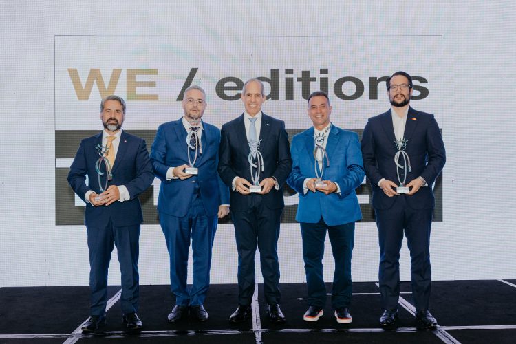 Edwin De los Santos, presidente de AES Dominicana, fue reconocido como uno de los cinco CEP más destacados de la República Dominicana.