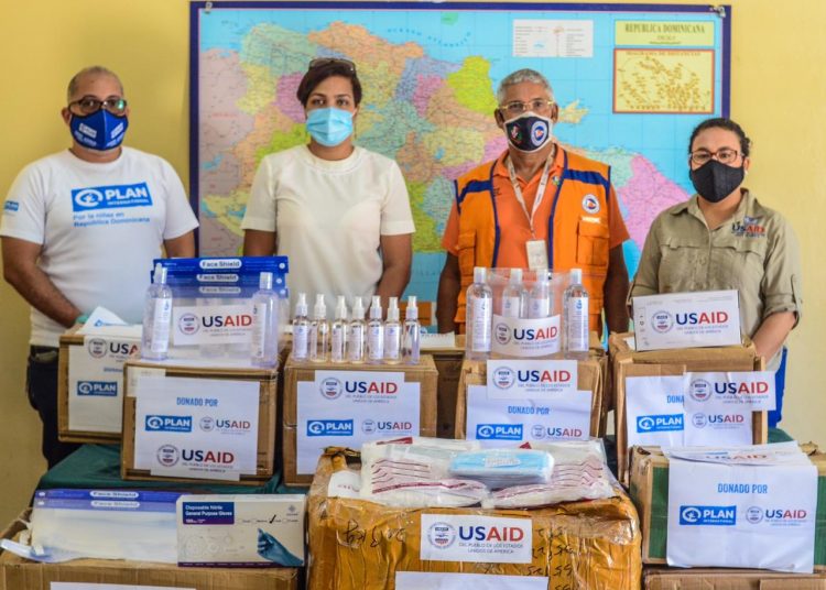 Entrega de donativos por parte de la USAID, en colaboración con Plan International.