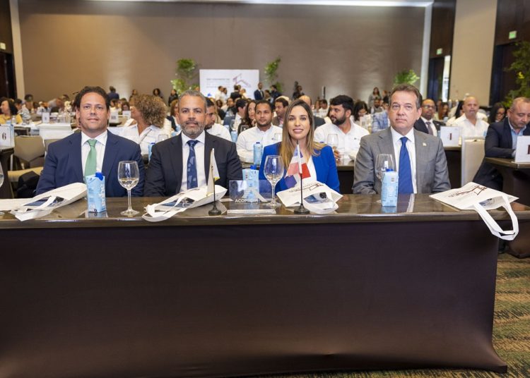 Carlos Bonilla, Guido Rosario, Annerys Meléndez y Víctor Bisonó. - Fuente externa.