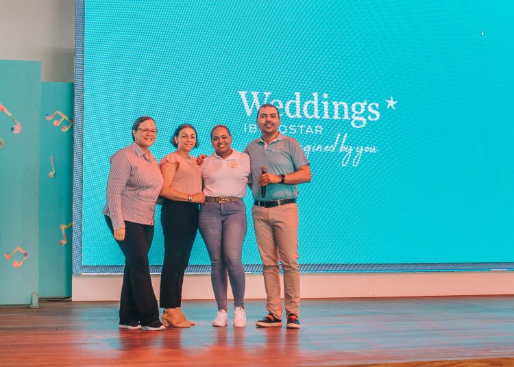 Yolanda Padilla, Madelin Abreu, Pilar Parra y Yoanki Jesús Nieves, director de Marketing de Iberostar RD y LATAM.