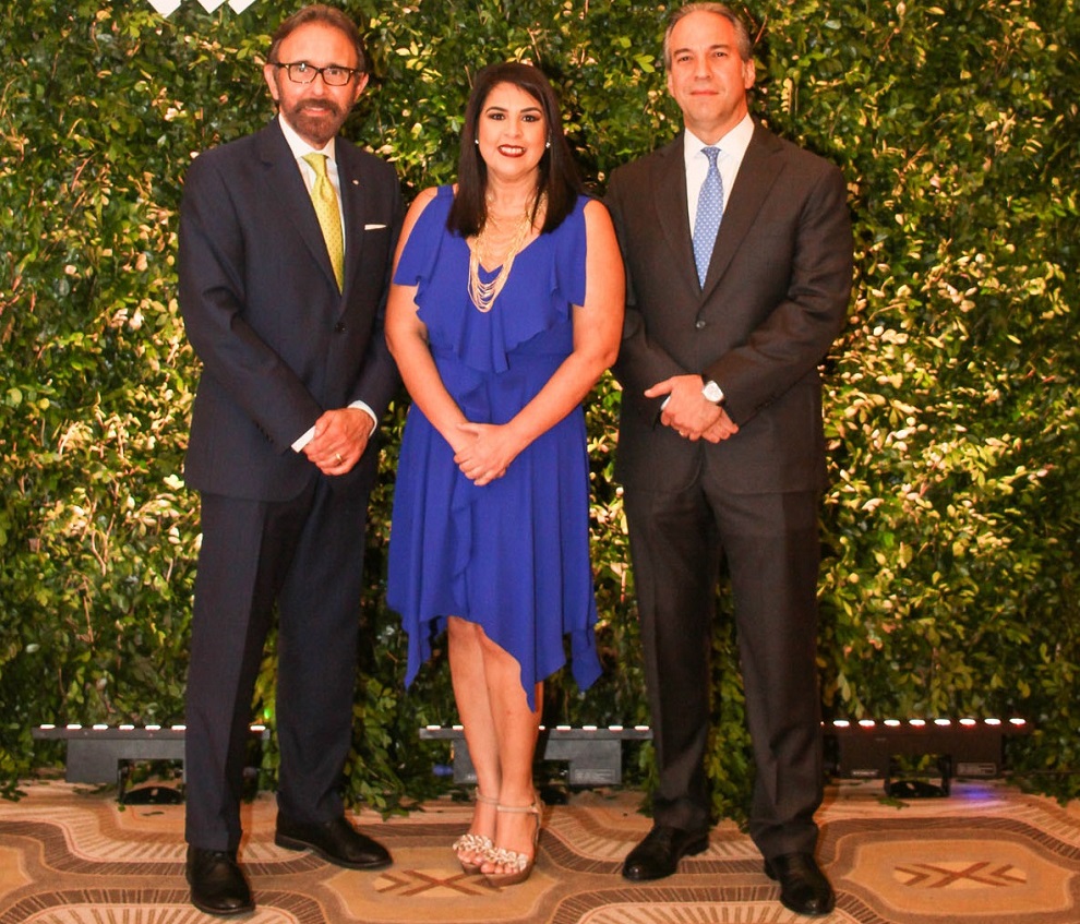 foto 1a edmundo aja, helen villar y dennis simó