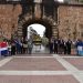 Directivos del Instituto Duartiano y de la filial de Newark del estado de Nueva Jersey, EE.UU, durante la ofrenda floral efectuada este miércoles en el Altar de la Patria.