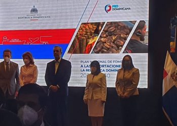 Ito Bisonó, Raquel Peña, Luis Abinader, Biviana Ribeiro y Elizabeth Mena.
