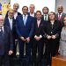Fernando González Nicolás, decano del cuerpo consular y cónsul de Malasia, el profesor Iván Gatón junto a parte de los cónsules que asistieron. Fuente externa.