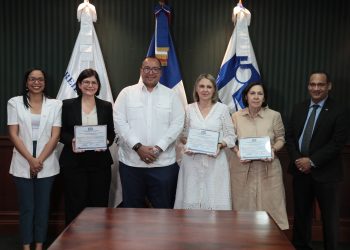Pamela del Rosario, Clara Santa Cruz, Lorenzo Ramírez, Clara Reid, Georgia Anne Reid y Jhoan Regalado. - Fuente externa.