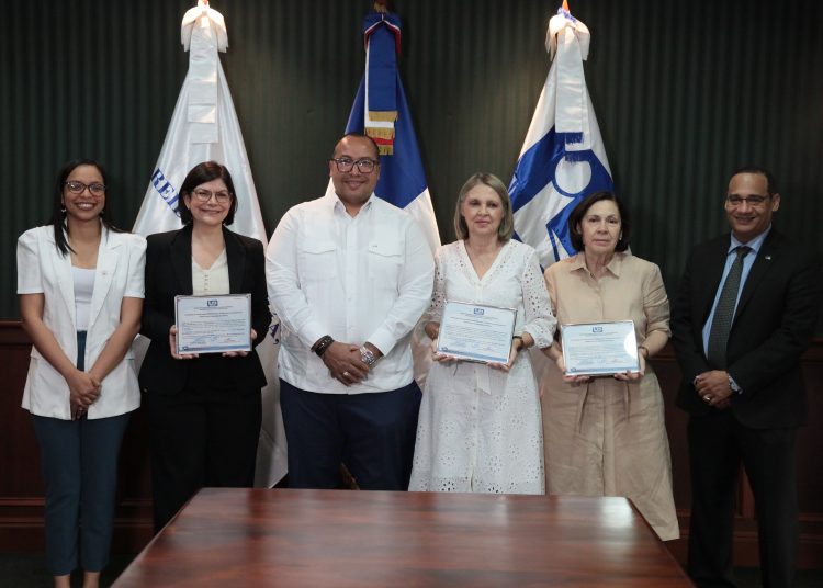 Pamela del Rosario, Clara Santa Cruz, Lorenzo Ramírez, Clara Reid, Georgia Anne Reid y Jhoan Regalado. - Fuente externa.