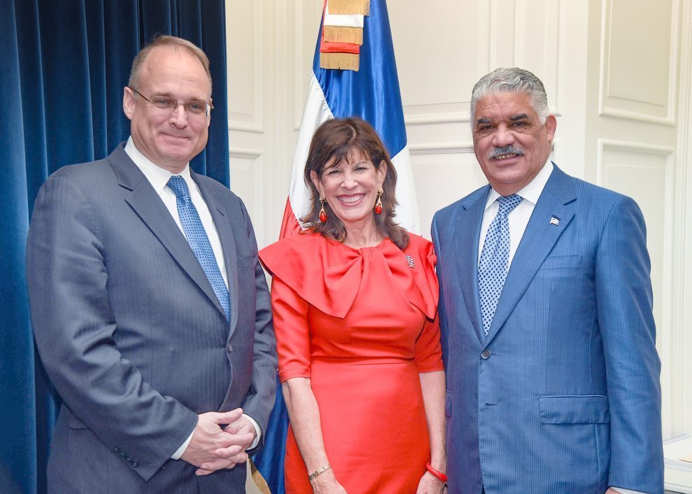 foto del canciller vargas y subsecretario tesoro