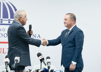 Oliverio Espaillat fue juramentado como ministro de Agricultura.