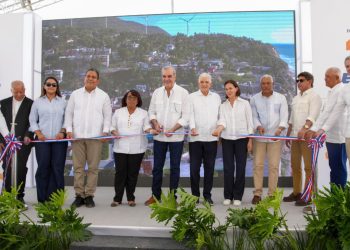 La carretera conecta las comunidades de Enriquillo, Cuatro Bocas, Arroyo Dulce, El Naranjal y El Higüero.