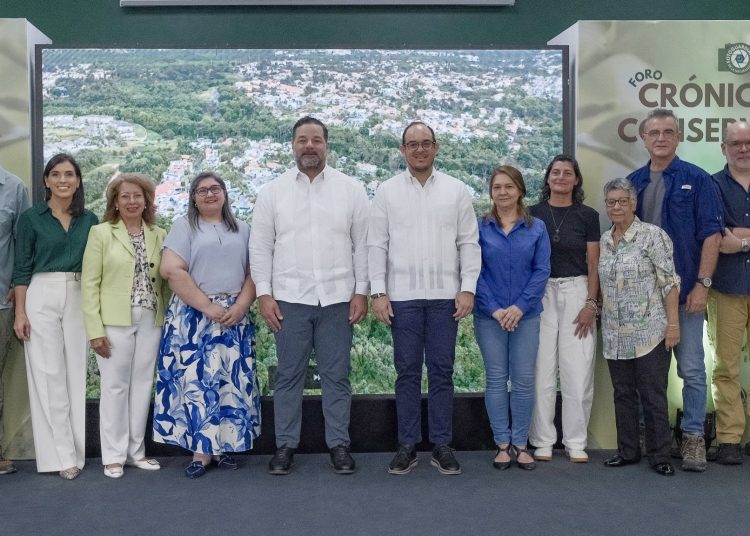 El foro contó con las participación del Ministro de Medio Ambiente, Paíno Henríquez, y otras autoridades.