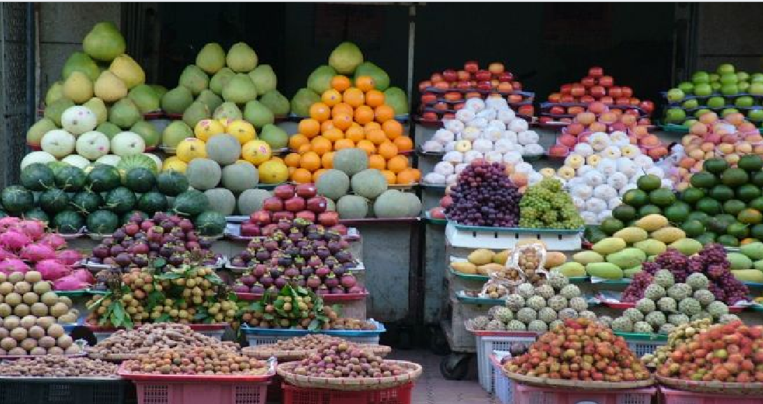frutas en supermercado europeo