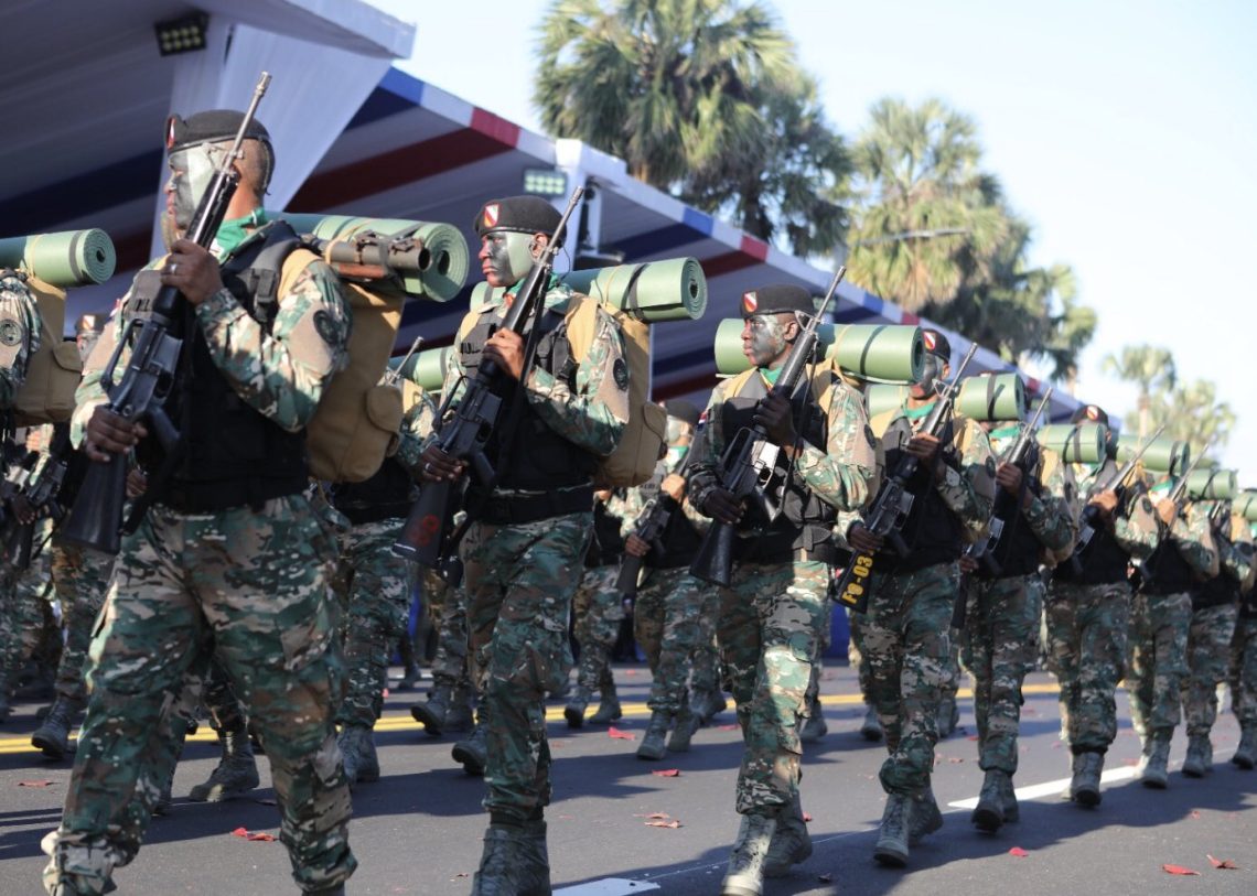 Miembros de las Fuerzas Armadas verán incrementado su sueldo hasta en ...
