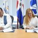 Lorenzo David Ramírez Uribe y María Isabel Pérez, durante la firma del acuerdo.