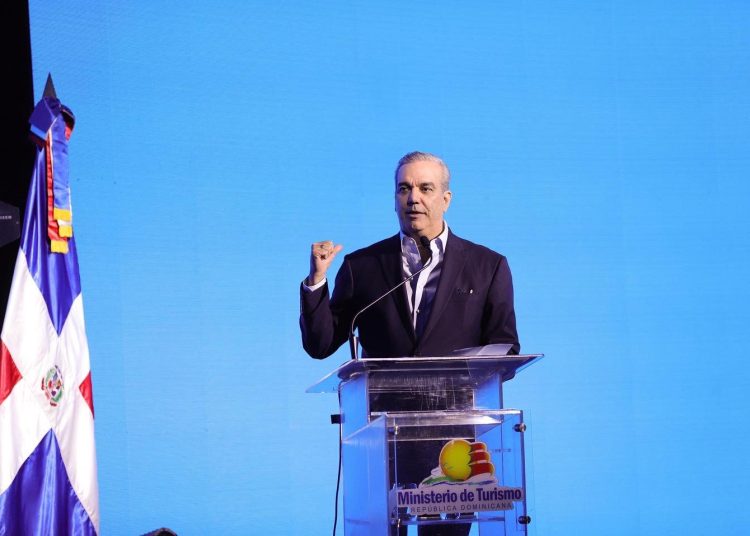 Luis Abinader, presidente de República Dominicana, durante la presentación de resultados del sector turístico correspondiente a diciembre 2023. - Fuente externa.
