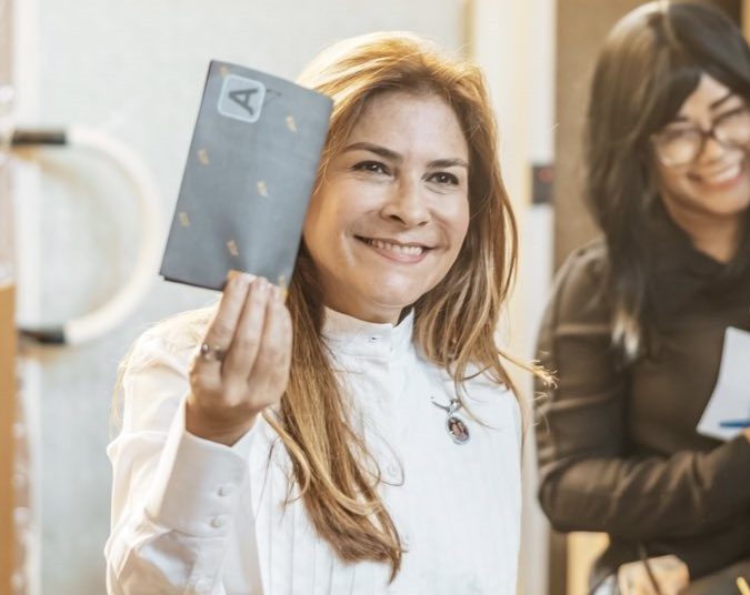 Carolina Mejía votando en elecciones municipales. - Fuente externa.