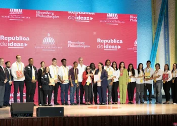 En muchos niveles de gobierno, tanto líderes políticos como técnicos, "están tratando de construir una mejor relación con los residentes.