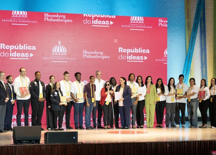 En muchos niveles de gobierno, tanto líderes políticos como técnicos, "están tratando de construir una mejor relación con los residentes.