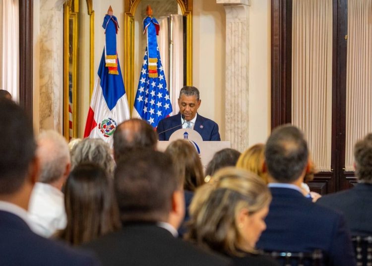 Adriano Espaillat, senador de Nueva York de origen dominicano. - Fuente externa.